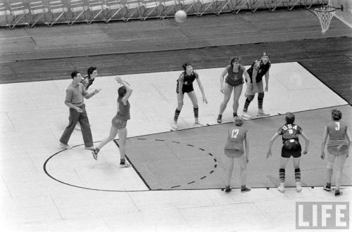 Basketball game between the USA and Soviet Union women’s team(Howard Sochurek. 1958?)