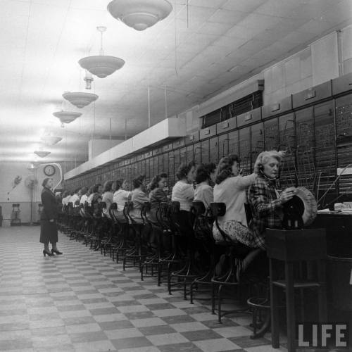 Macy’s switchboard(Nina Leen. 1948)