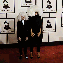 cexting:  maddie and sia arrive at the grammy