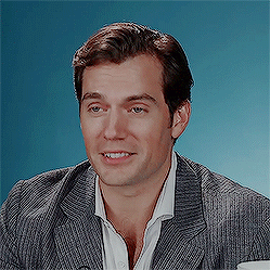 charliehunnamrps:Henry Cavill Reads Thirst Tweets