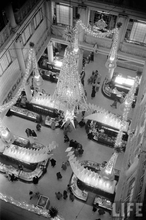 Store Christmas decorations(Frank Scherschel. 1955?)