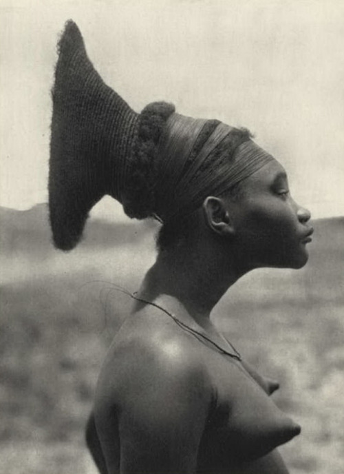 inland-delta:  Hugo Bernatzik,  Wife of a Mangbetu Chief, Belgian Congo 1925