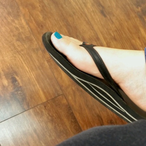 sweetcandidfeet: Trip to the docs. Nice toes