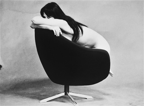 almavio: Stefan Moses © Sylvie in armchair, 1967