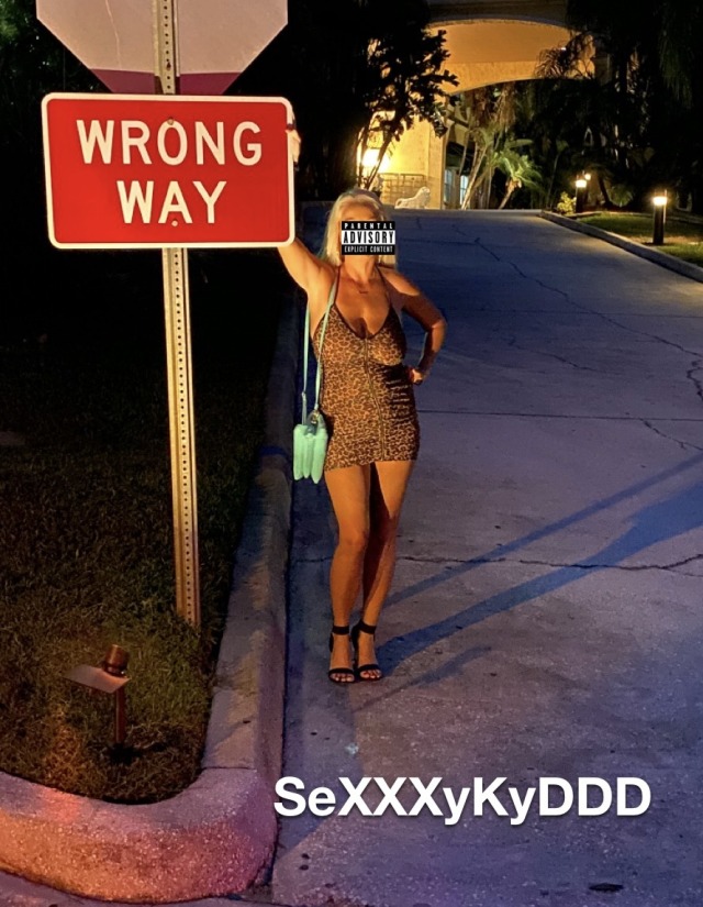 sexxxykyddd:I’ll show you the right way….. follow me 😘 