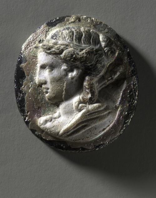 cma-greek-roman-art:Cameo:Head of Artemis, 100-200, Cleveland Museum of Art: Greek and Roman ArtSize