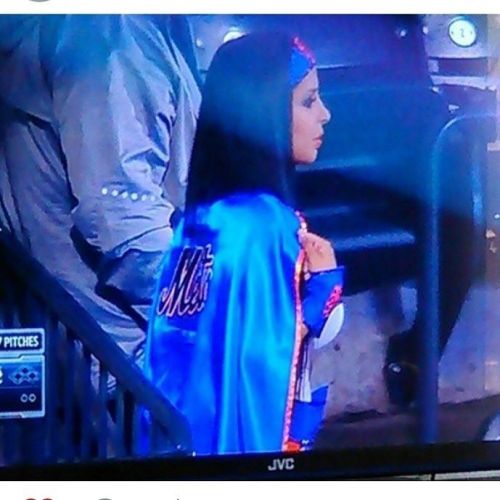 The time I made it on tv at the @mets game!!! See you next week #citifield 💪🏽 #worldseries #mets #lgm #letsgomets #nlchamps #nymets #the7line by missmeena1