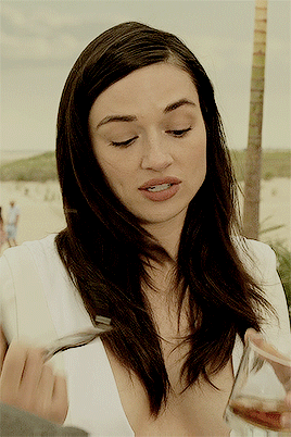 coronergrey:sofia falcone being drop dead gorgeous in 4x03.