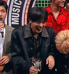 ciutae:  this thing he does