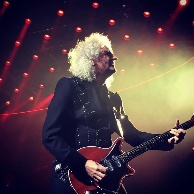 hysterical-qween:  Brian May serving lewks 