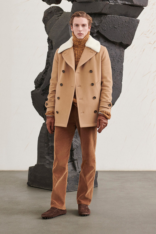 TOD’s FALL WINTER 2022 collection - SEE ALL THE LOOKS
