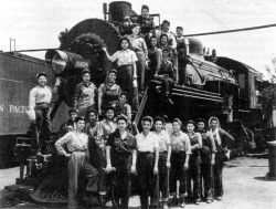 badassmexicans:  Chicana rivetters in Arizona