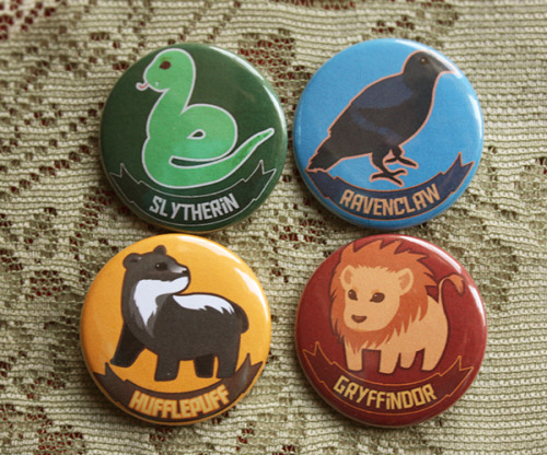 geek-studio:  Cute Hogwarts buttons here! :)