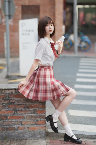 School Girl Uniforms: Photo