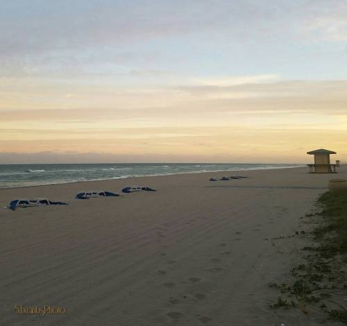 Sunset on the beach #beach #beachphotography #sunsetonthebeach #photography #s7photography #sexantus