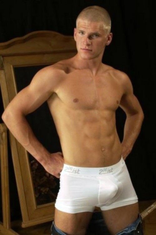 jackthosehotmen:  Who that?  I want him in my bed at this instant!