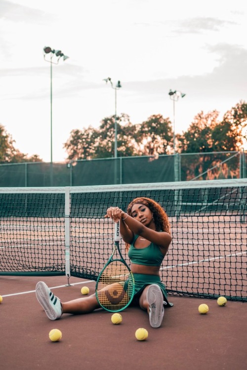 bootygawddess:serving looks all 2018. ✨: @_kimon on instagram.