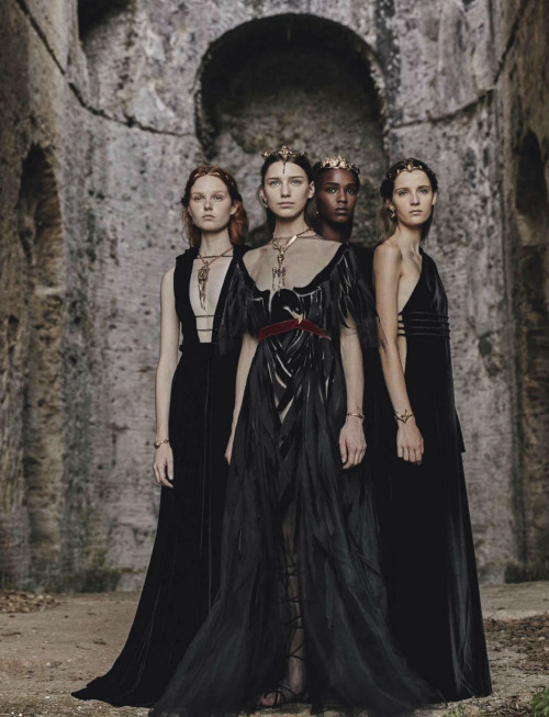 sartorialadventure:Valentino Haute Couture Fa../Winter 2015-16, Vogue Italia