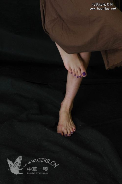 Prison girls who are shy about their feet are the best. They’re ashamed of showing their bare feet, 