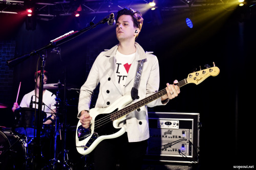 dallonsmiles:Dallon during sound check before the JBTV taping last week in Chicago. Source.