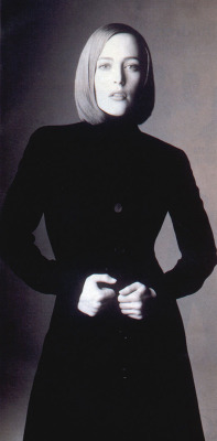 gilliananderson1996:  May today’s post serve as a reminder that even this consummate professional (wearing here a sleek black turtleneck-trench coat and/or dress) can have somewhat of an off day.  I personally will be wearing my black-lace-and-satin