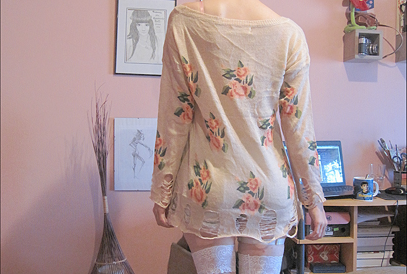 buttsauce-vakarian:   sweater - rosewholesale.com [review under the cut] shorts -