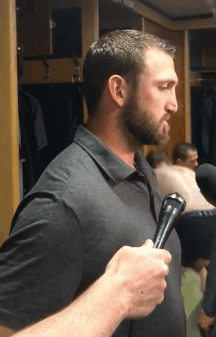 notdbd:  Behind Jon Niese in the postgame clubhouse, we see a naked Pittsburgh Pirate. June 2016.  Pittsburgh Pirate butt  