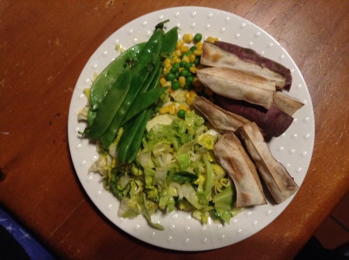 Ugly Food Compilation  • Chickpea Curry and brown rice via Aboutlife • Cauliflower pizza via Caroline  • Purple sweet potato chips, peas and corn, steamed snowpeas and cos and cabbage slaw with mango dressing