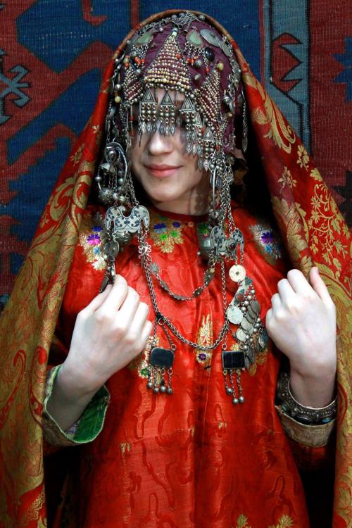 suzani:Traditional caucasian costume, Dagestan. 19th century. Ethnic silver jewelry.