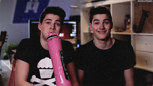 peacefuly:  cheeky-finny-and-jack:  mufinnstwin:  FINNS LAUGH AT THIS PART WAS SO SPFDSLKDGSLADASL OMG HELP  SOMEONE CALL 911 UGH MAH FEELS  i love them so much it hurts 
