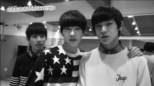 17ness:  Wonwoo eyefucking the camera 