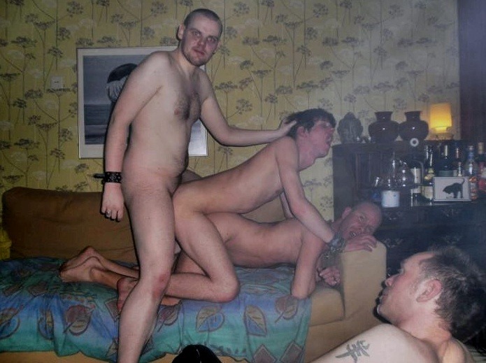 unrestrictedbackdooraction:  CRAIGSLIST for GAY HOOKUPS No restrictions. Pure filth!