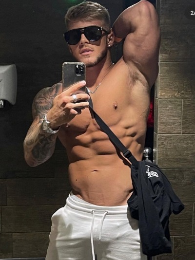 eliteaestheticbrah:athleticbrutality:steelblade:gym pic to keep the bitches thirsty