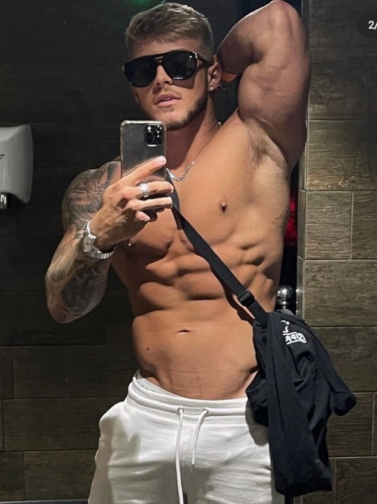 eliteaestheticbrah:athleticbrutality:steelblade:gym pic to keep the bitches thirsty