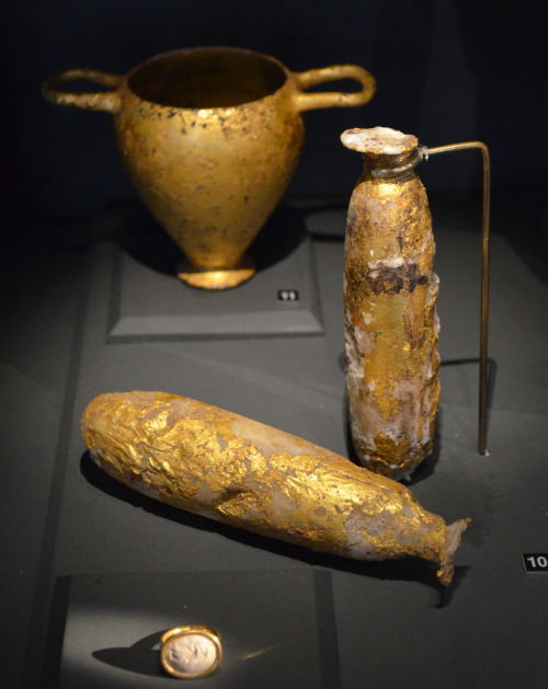 greek-museums:Archaeological Museum of Thessaloniki:Vessels in the type of the alabastron that have 