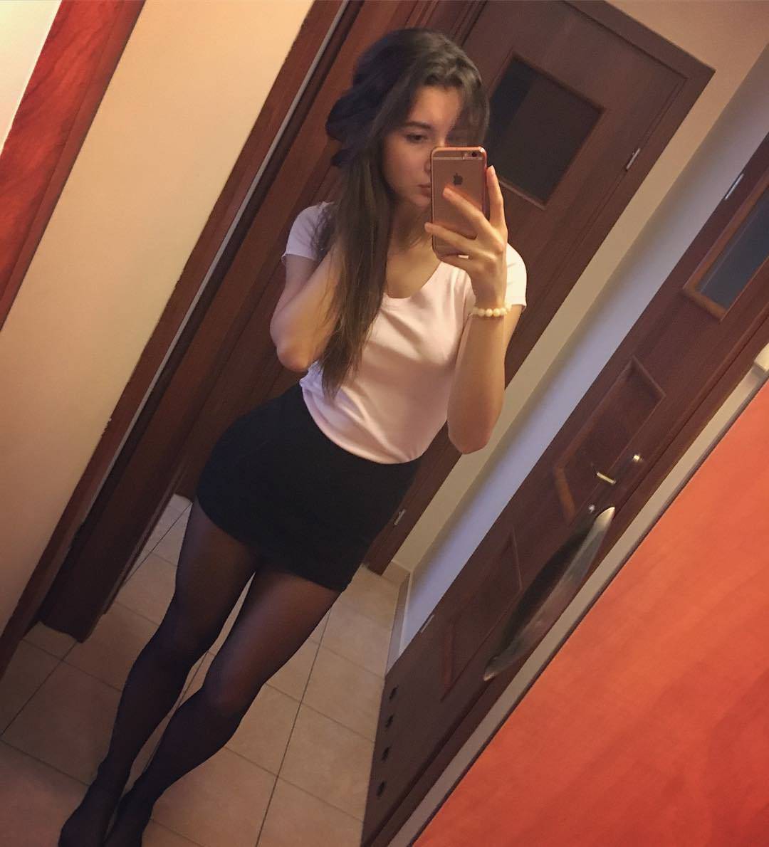 Sexy Skirt Selfies