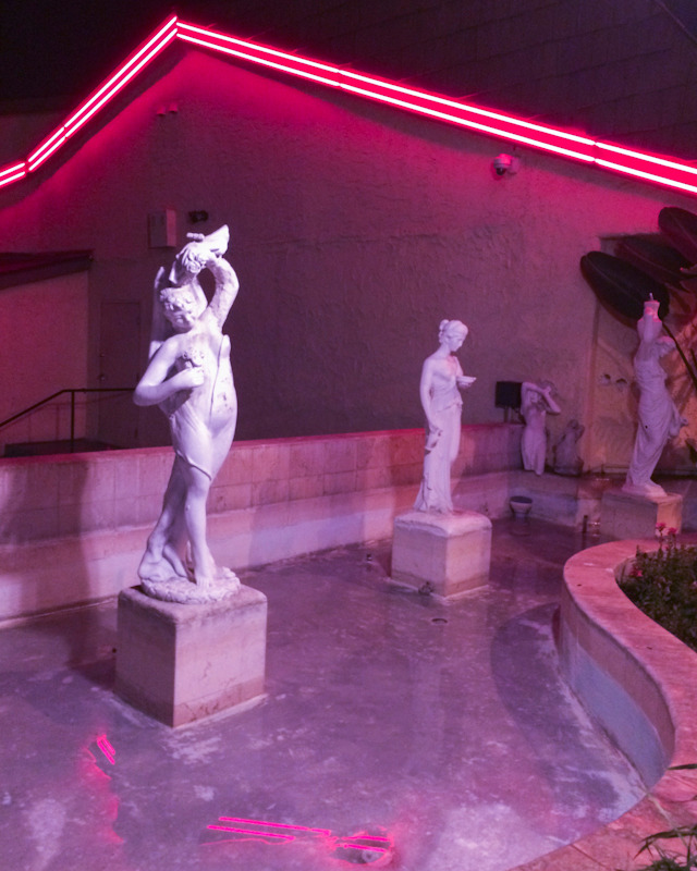 sleazeburger:  Sunset Strip Club - Day + Night 