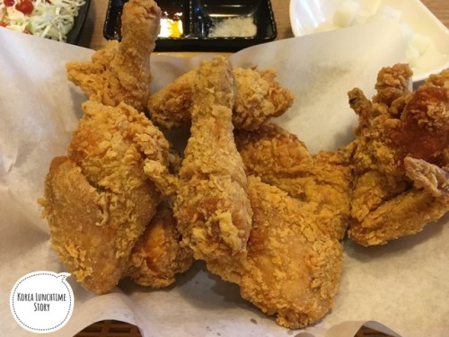 korealunchtimestory: Crispy fry chicken and the beer is a best way for remove the STRESS!!!