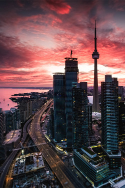 fucktease:  italian-luxury:  CN Tower in Toronto, Canada   urban blog 