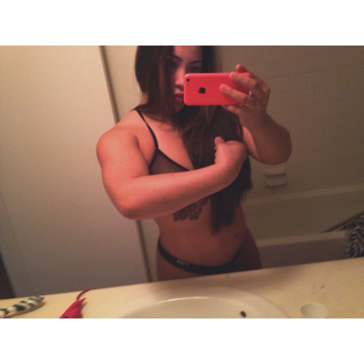 katchmydreamz:  I squat &amp; lift  Props! Keep it up!