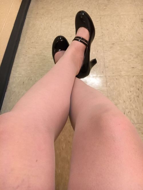 gknfjlvr: Nylon heel lovers, let me know your requests !!