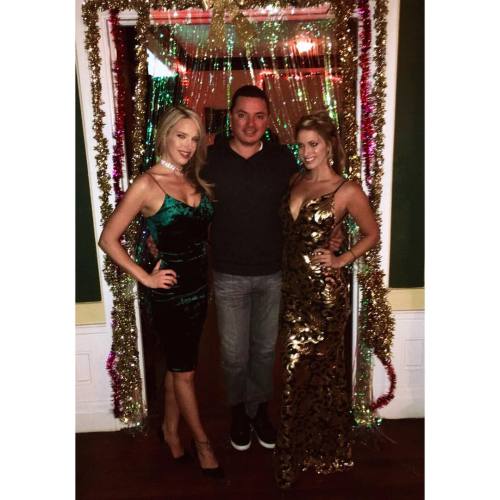 Two blondes and a columbian walk in to a house party&hellip; . . #Morristown #ModelLife #ChristmasP