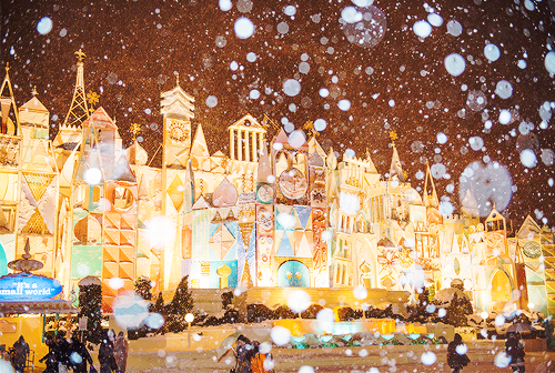 mickeyandcompany:  Disney Christmas Countdown [07/??]: Tokyo Disneyland under snow