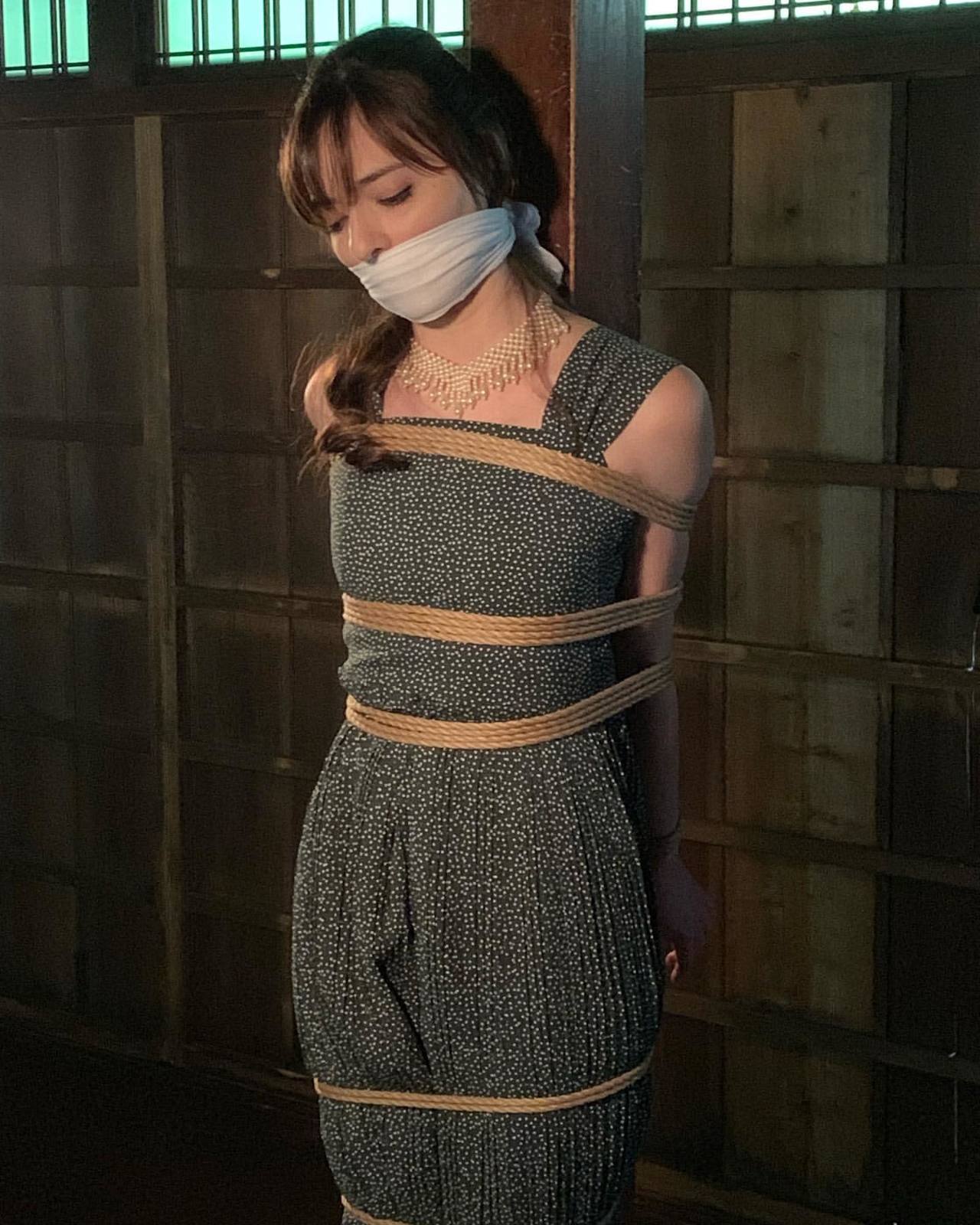 justscreenshots:Shibari &amp; Photo Naka AkiraModel Nishina Karina