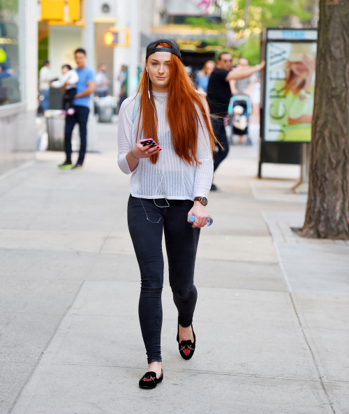 Porn Pics celebpap: May 3rd: Sophie Turner out and