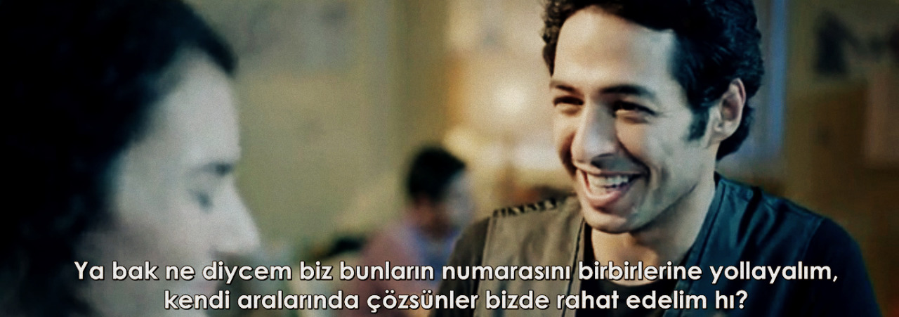 sarilmaliksarki:  mutluedenhersey:  filmin adi ne ki  BENİ UNUTMA filmin adı :DD 