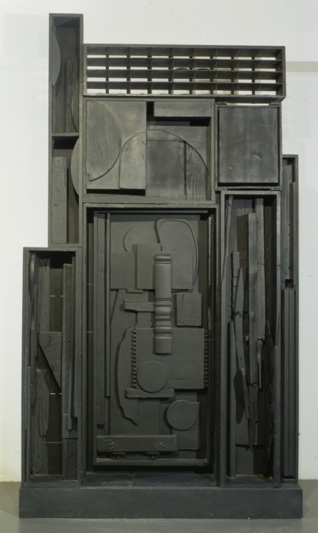 Louise Nevelson I collagea cura di Bruno CoràSkira , Milano 2016,  104 pagine , 94 Illus