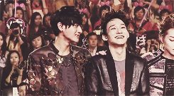 oh-luhans:     EXO-M watching the VCR from fans    