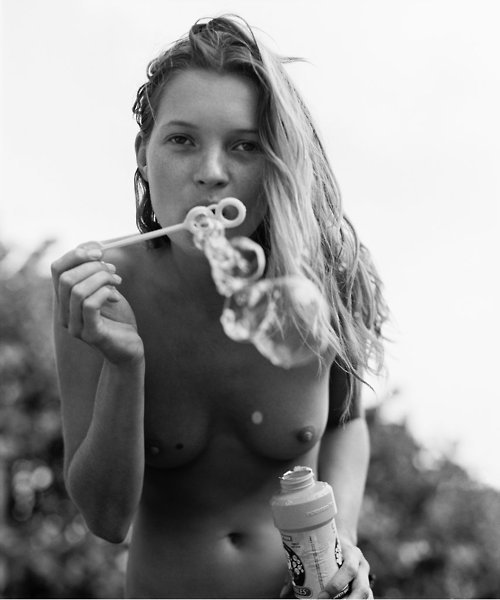 famous-nsfw-tub:  Kate Moss in black and white. 
