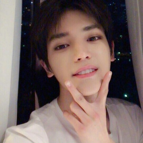 ♡lee taeyong icons♡ like/reblog if u use~